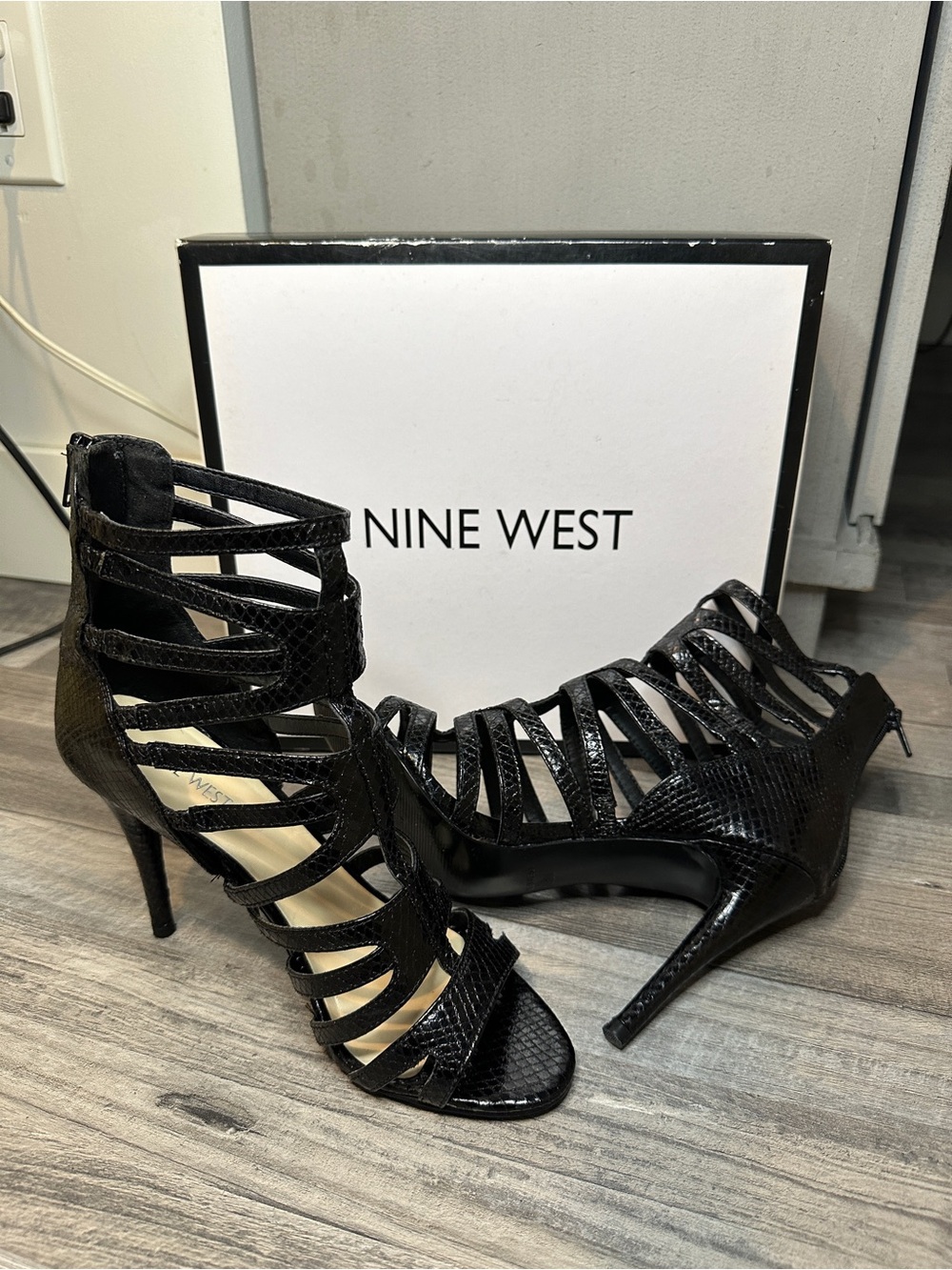 Like New! Nine West Black Strappy High Heel Sandals Stilettos Leather Like Zip